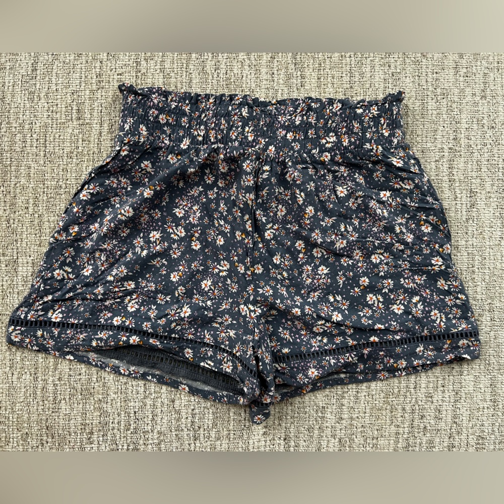Girls flower shorts M